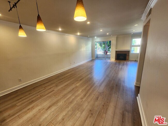 Building Photo - 11230 Peach Grove St