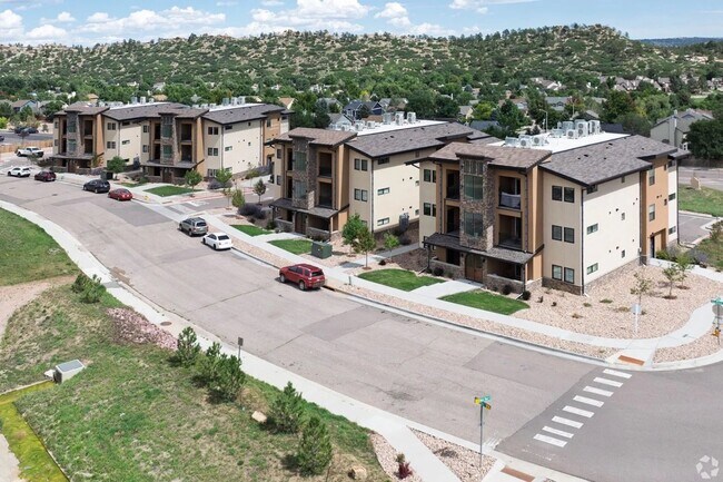Building Photo - Westside 1 bed, 1 bath Luxury Apartment near Garden of the Gods