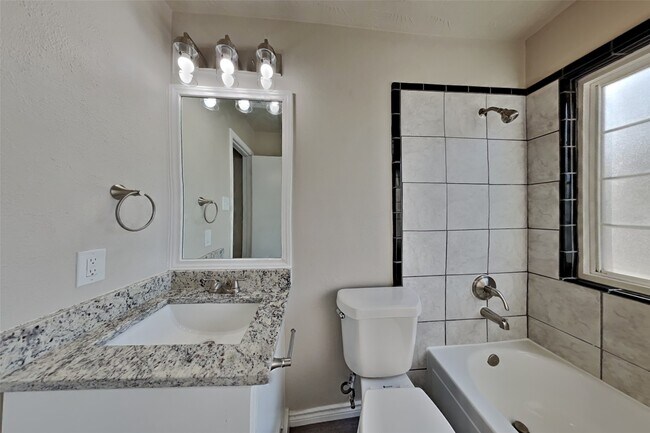 Building Photo - 7402 Grackle Dr