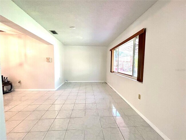 Building Photo - 2900 NW 83rd Terrace