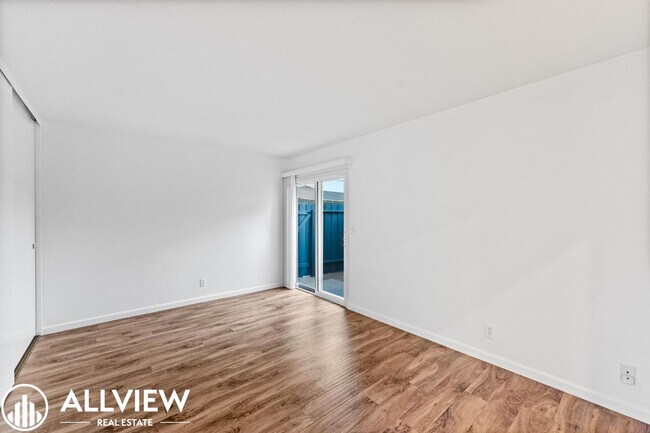 Building Photo - 7572 Amazon Dr