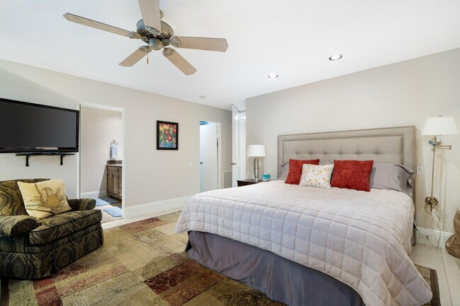 Building Photo - 6 Oxford Ct