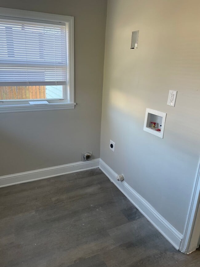 Building Photo - 631 Junia Ave