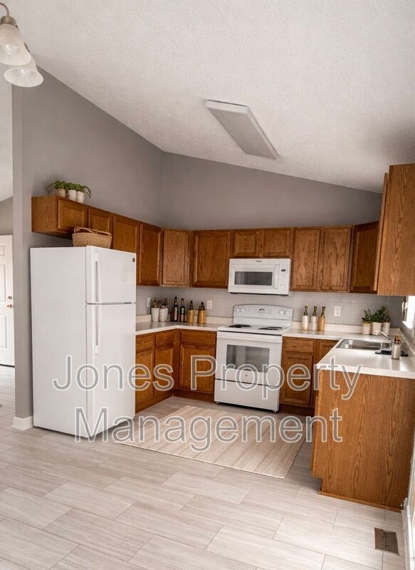 Building Photo - 176 Third Avenue