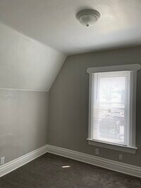 Building Photo - 114 W Taber St