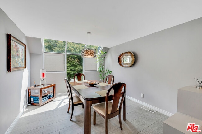 Building Photo - 13563 Contour Dr