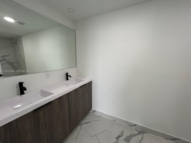 Building Photo - 14568 SW 261st Ter