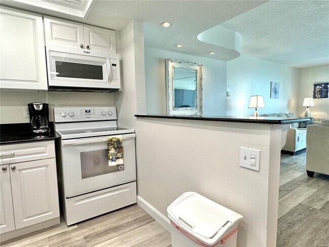 Building Photo - 851 Bayway Blvd