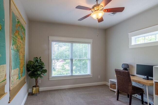 Building Photo - Great cottage house just off Ellington Pkwy-close to downtown!