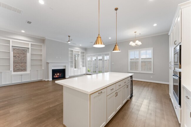 Building Photo - 114 Magnolia Green St