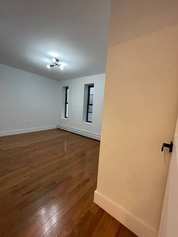 Building Photo - 69 6th Ave
