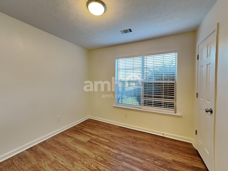 Building Photo - 755 Allen's Landing Dr SE