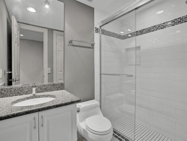 Building Photo - 620 Tennis Club Dr