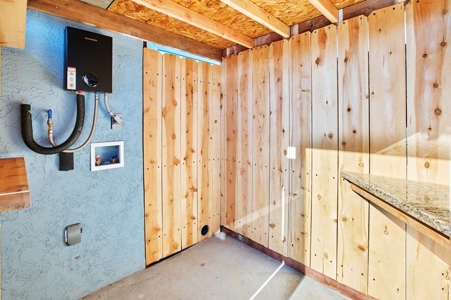 Exterior Covered Laundry - 6383 Lake Arago Ave