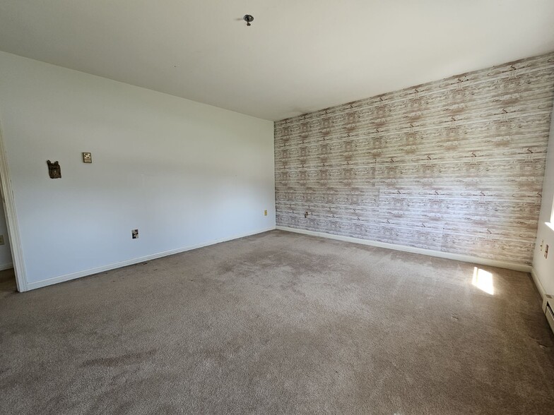 Building Photo - 27 Candlewood Ln