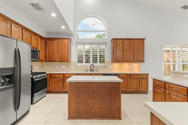 Building Photo - 2111 Blue Water Bay Dr