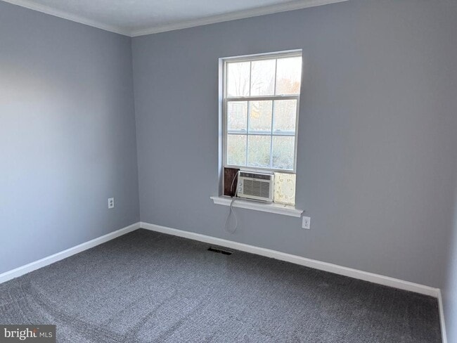 Building Photo - 121 Hampton Ct