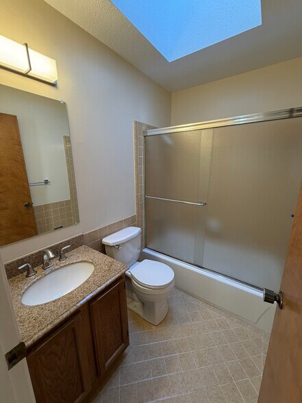 Building Photo - 362 26th Ave