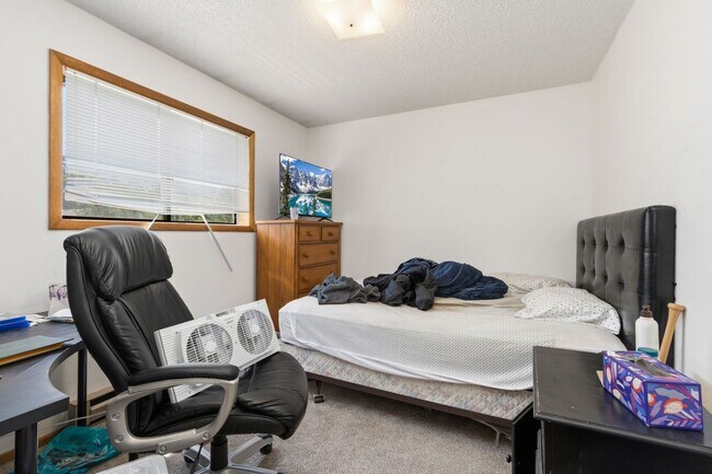 Building Photo - 512 Strachan Dr