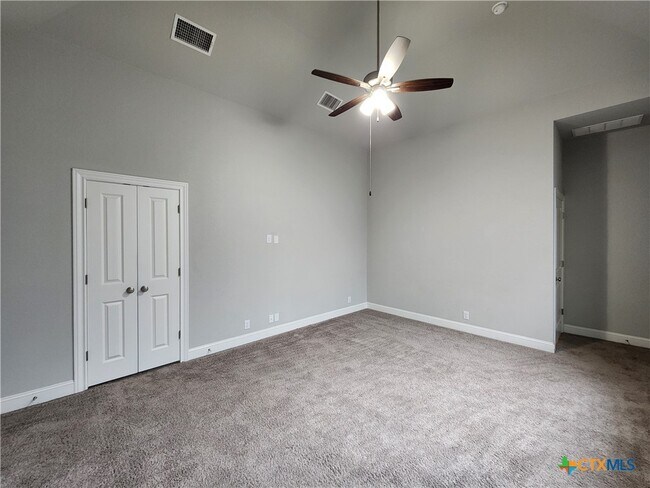 Building Photo - 1113 Carriage Loop