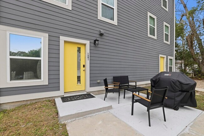 Building Photo - 1241 N Bronough St