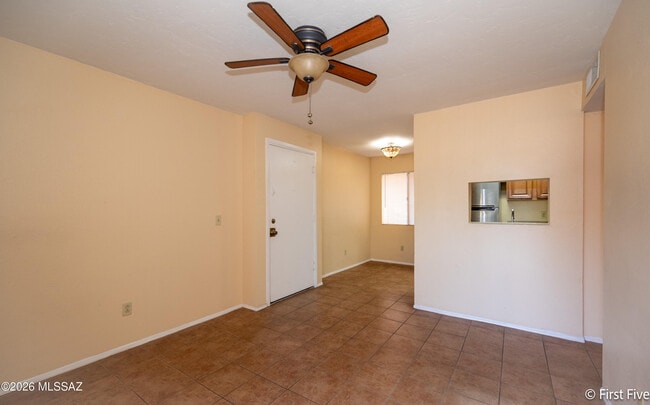 Building Photo - 1810 E Blacklidge Dr