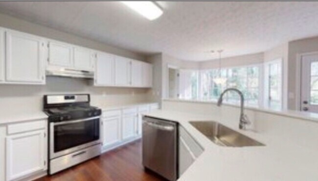 Building Photo - 4084 Pinehurst Valley Dr
