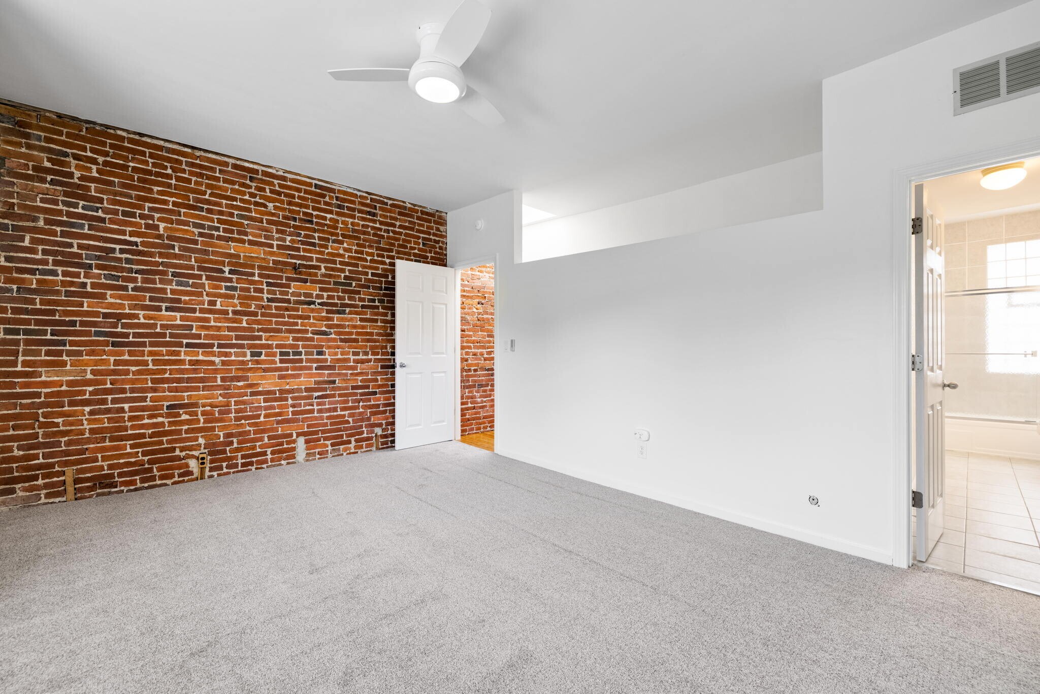 Master Bedroom - 5236 Waterman Blvd
