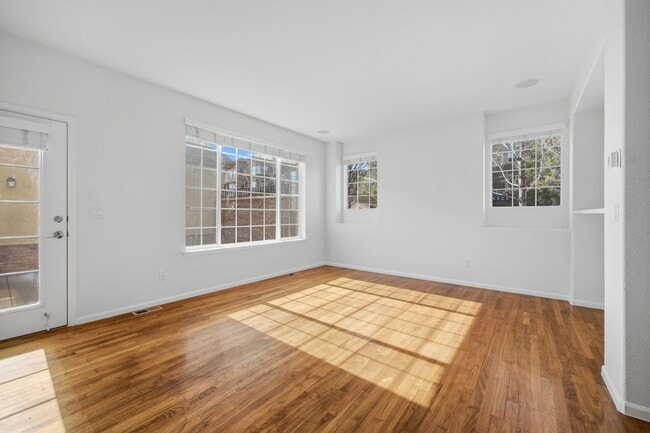 Building Photo - Meticulously maintained 4-bedroom, 3.5-bath  Townhouse In the Heart of Highlands Ranch!