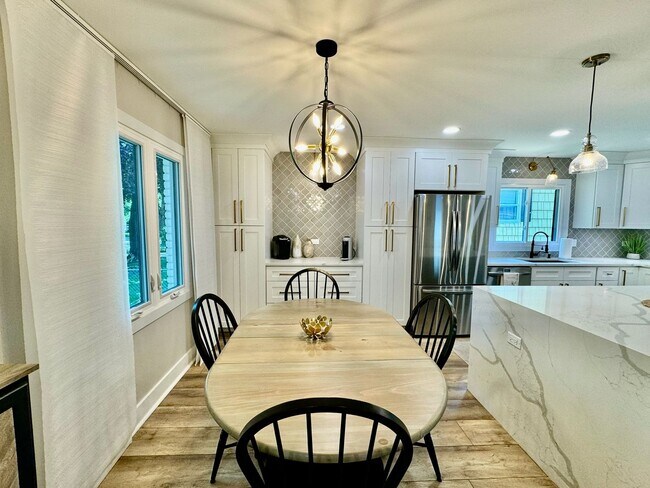 Building Photo - Home in Villa Park