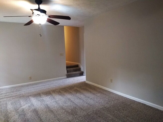 Building Photo - UPDATED & SPACIOUS 3 Bedroom 2 Bathroom home close to SHOPPING & FT BRAGG!!