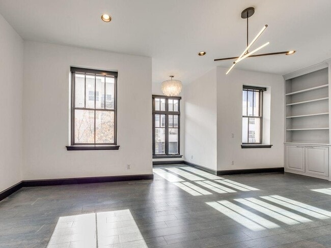 Building Photo - 109 NE 3rd St