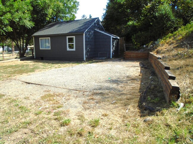 Building Photo - 368 SE Hazel St