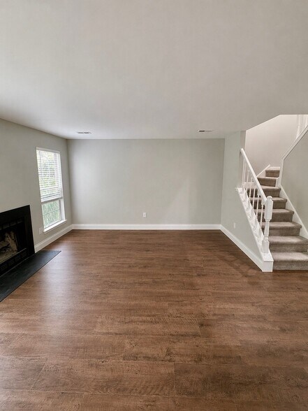 Building Photo - 73 Village Dr