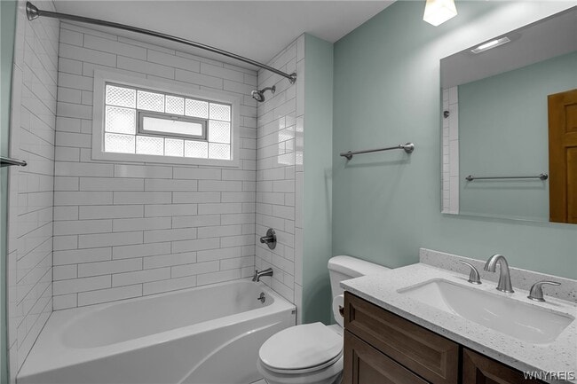 Building Photo - 800 Amherst St