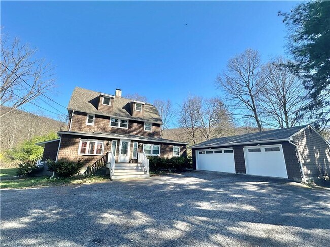 Primary Photo - 1 Mineral Springs Rd