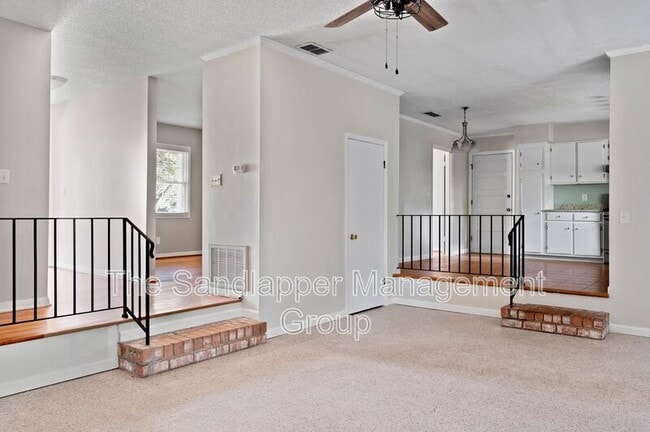 Building Photo - 628 Highwood Cir