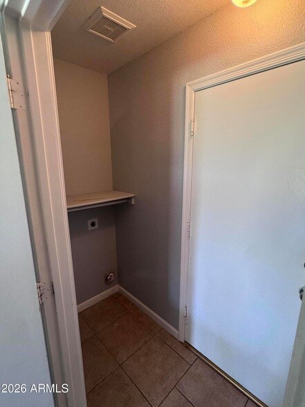 Building Photo - 1305 W Villa Maria Dr