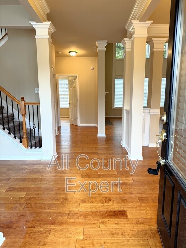 Building Photo - 5005 Shiloh Crossing Way