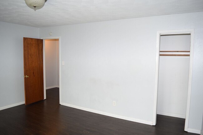Building Photo - 215 Settlers Landing Road