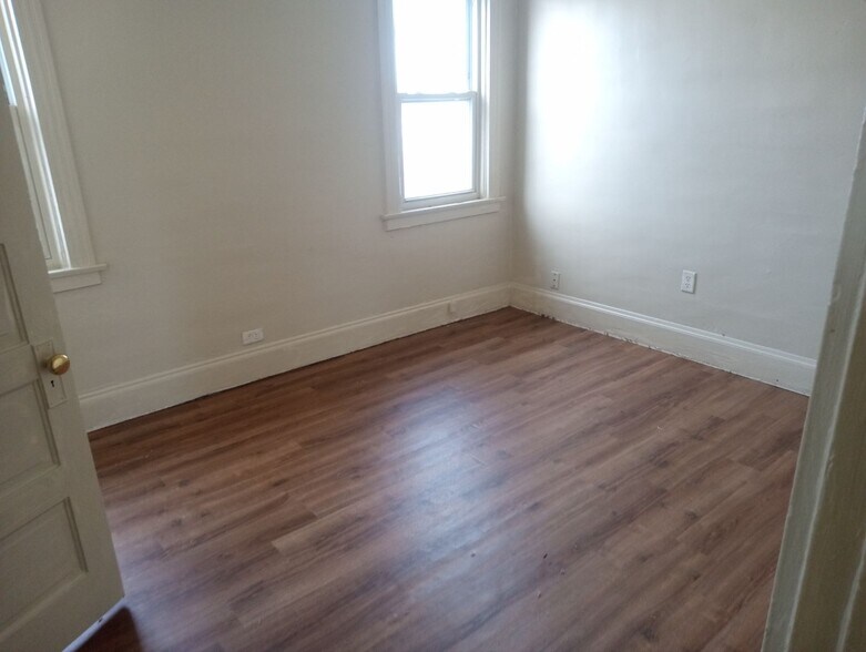 Building Photo - 1537 Remington St