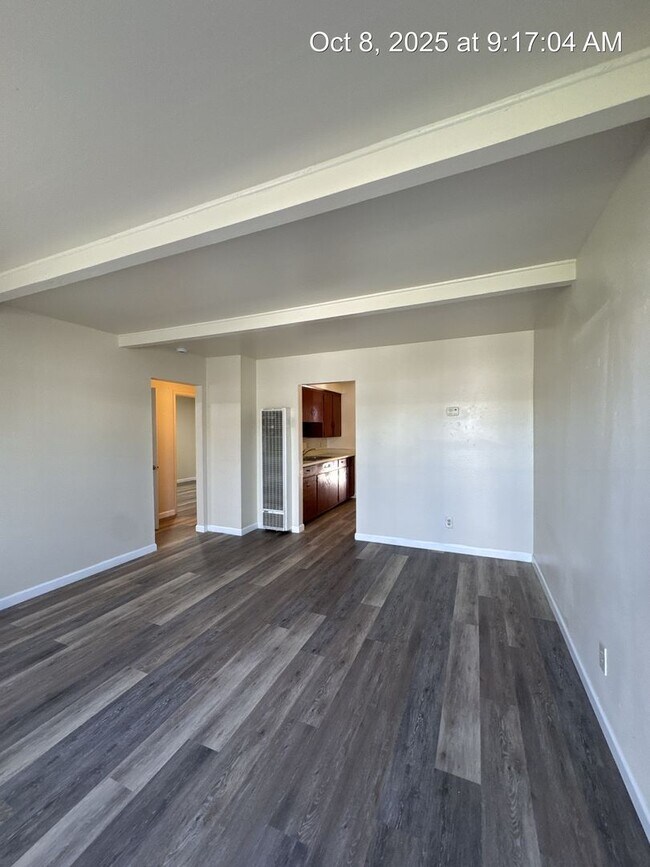 Building Photo - 3237