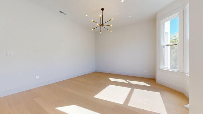 Building Photo - Modern, Convenient, Bright, Renovated 3BR/1BA Top Floor Flat with Dishwasher & In Unit Laundry
