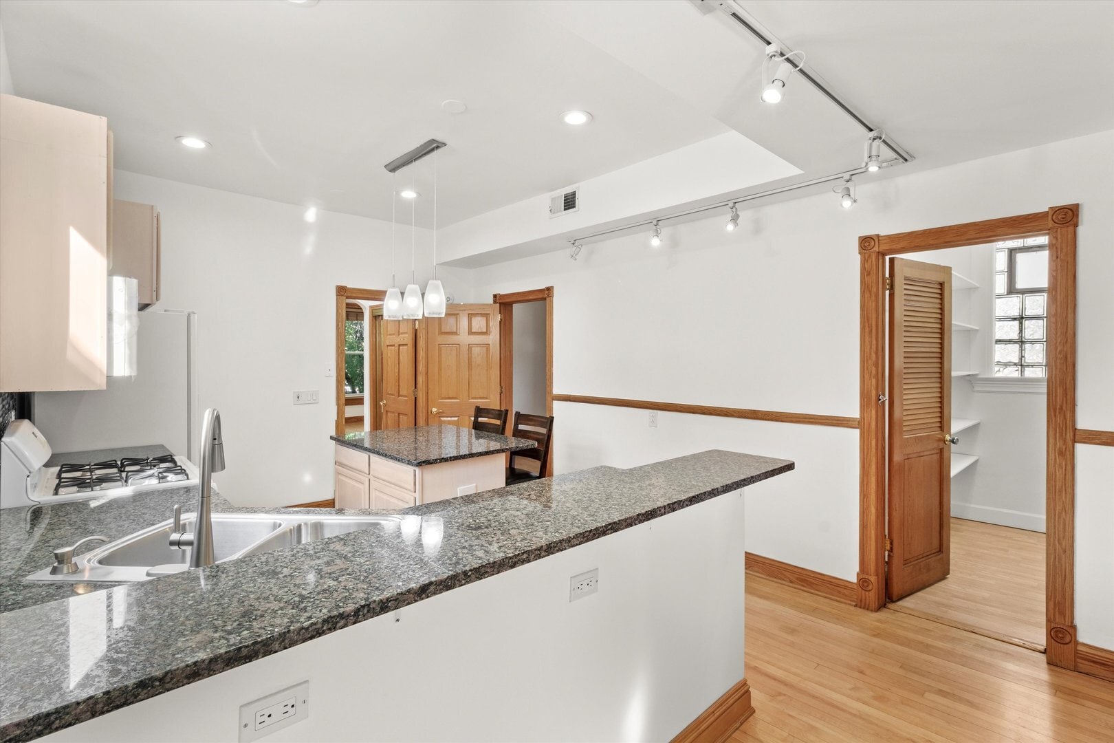 Building Photo - 911 N Fairfield Ave