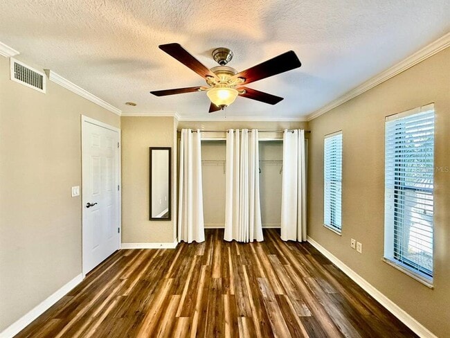 Building Photo - 704 Lyndhurst St