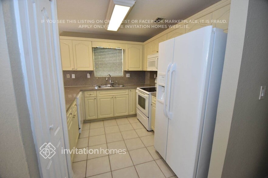 Building Photo - 10522 SW 161st Ave