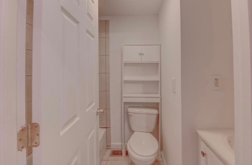 Bathroom - 1405 Union Ave