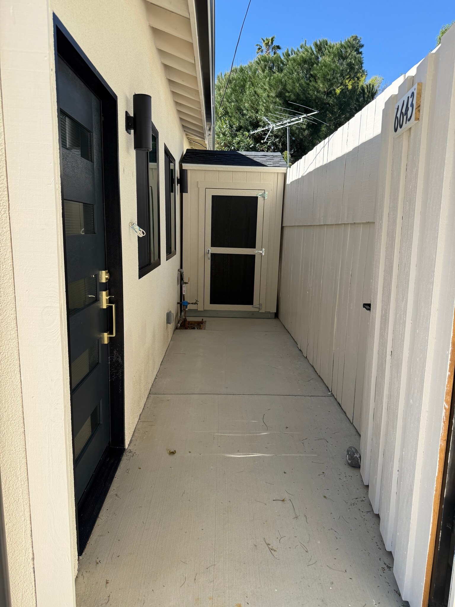 Building Photo - 6641 Glade Ave