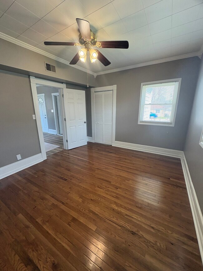 Building Photo - 645 Forest Ave