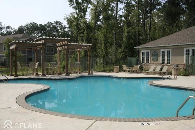 Pool - Pine Crest Apartments